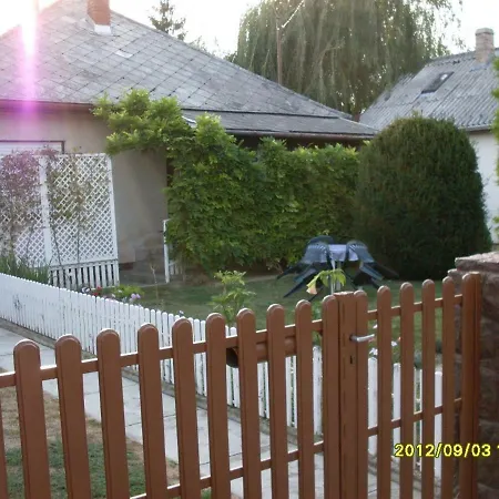 Szemes-rent Vendeghaz * Balatonszemes